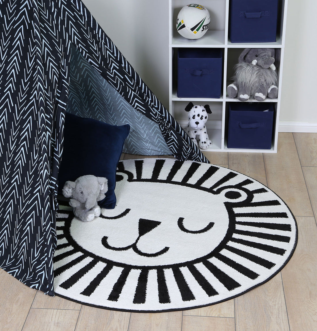 Happy Feet Budding Bear Black and White Kids Round Rug